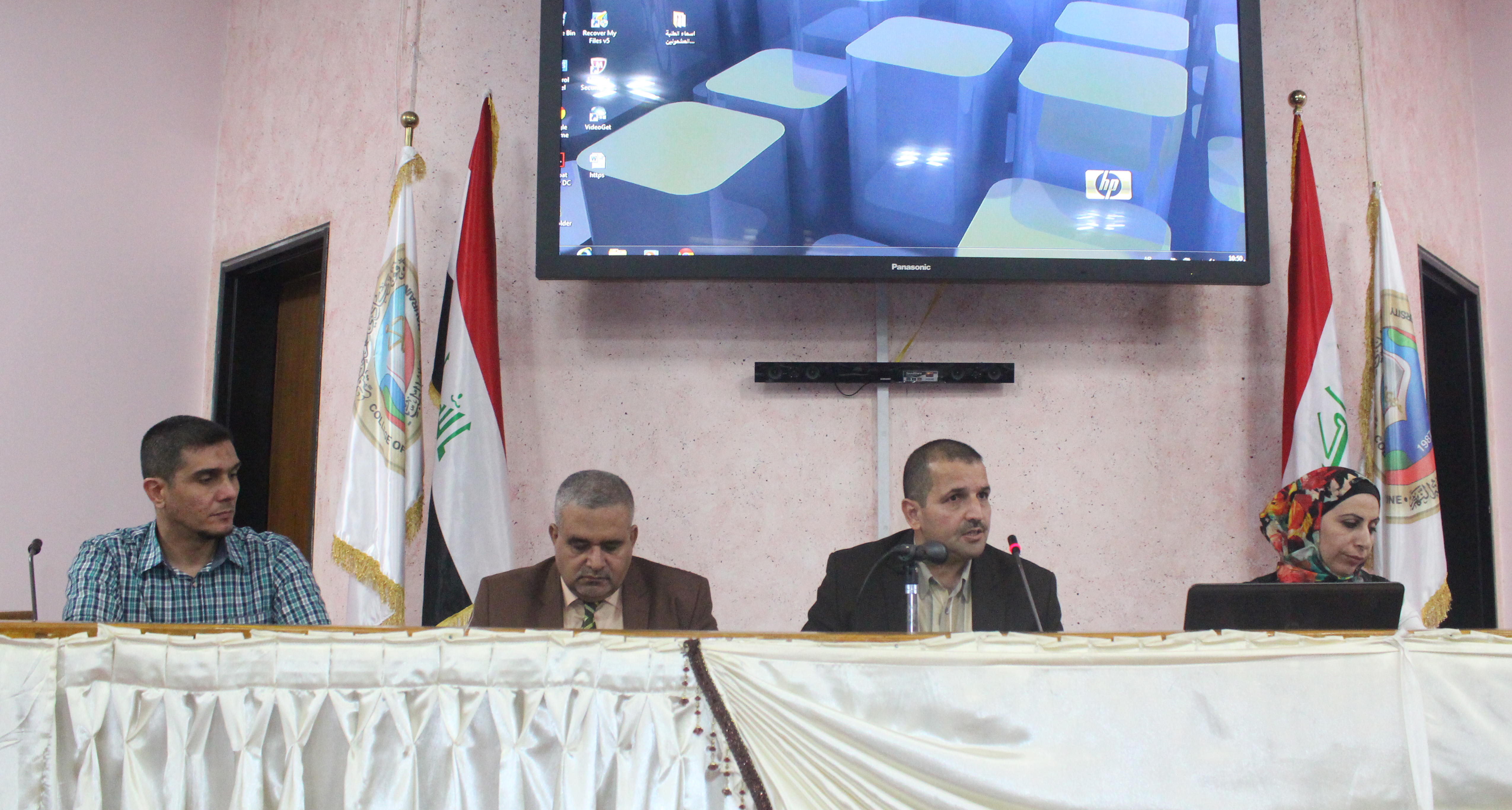 اجتماع السيد عميد كلية الطب بأعضاء الهيئة التدريسية حول آلية الامتحان التنافسي .... وحدة الاعلام