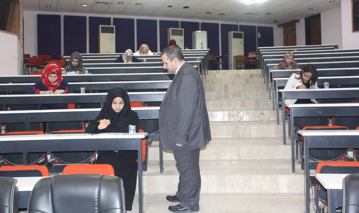 تفقد السيد العميد لأمتحانات الكورس الأول ... وحدة الإعلام 