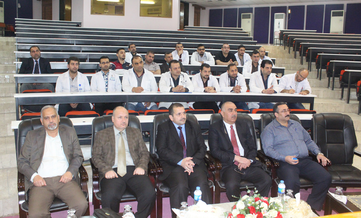 د.ضياء محمد الموسوي من فرع الجراحة يقيم محاظرة علمية عن (المستجدات في الجراحة الناظورية المتطورة) ... وحدة الإعلام