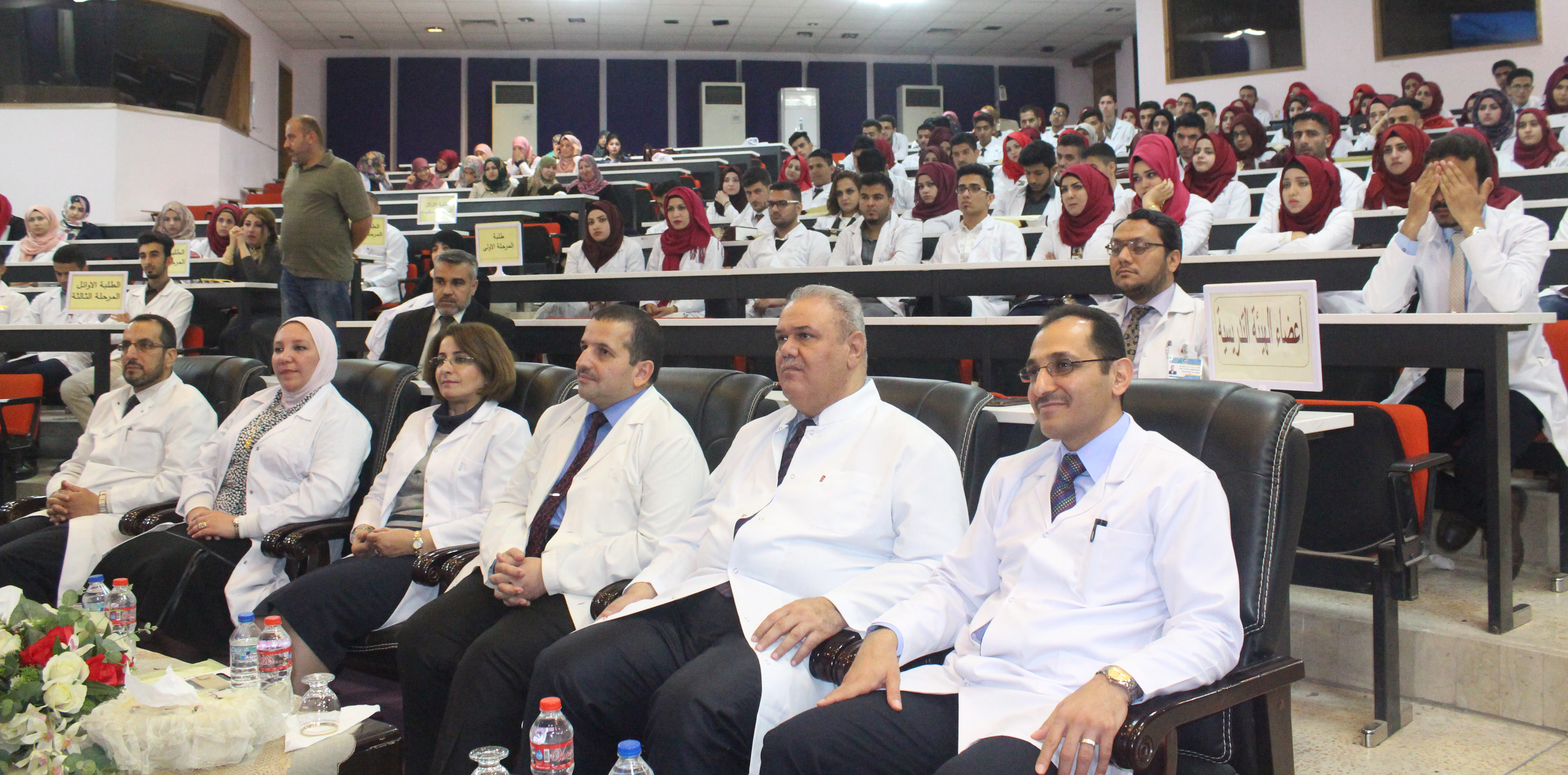 كلية الطب تنظم حفل تعارف لطلبة المرحلة الأولى (حفل الصدرية البيضاء) (white coat ceremony) .... وحدة الإعلام