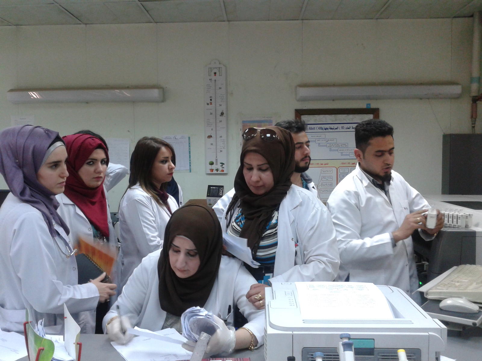 قام فرع الكيمياء والكيمياء الحياتية بتدريب طلاب المرحلة الخامسة-المجموعة الأولى في مختبرات مدينة الاماميين الكاظميين عليهما السلام