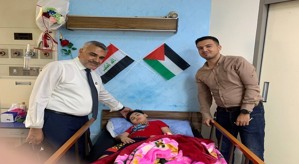 Assistant Professor Dr. Raed Jasim Mohammed and Mr. Mohammed Majid Neama participated in visiting the wounded Palestinian patients at the Medical City Hospital.