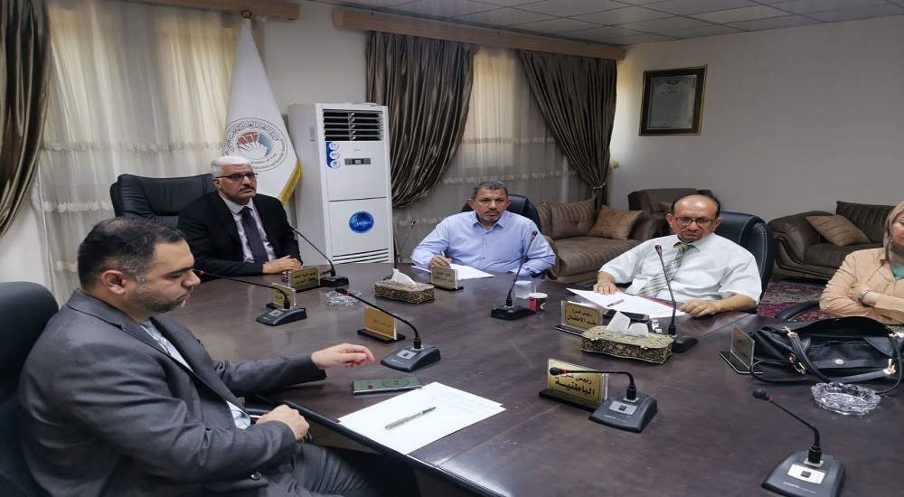 The committee formed at Al-Nahrain University College of Medicine met with a group of students, including graduates from the Russian Federation and a graduate from the Islamic Republic of Iran.