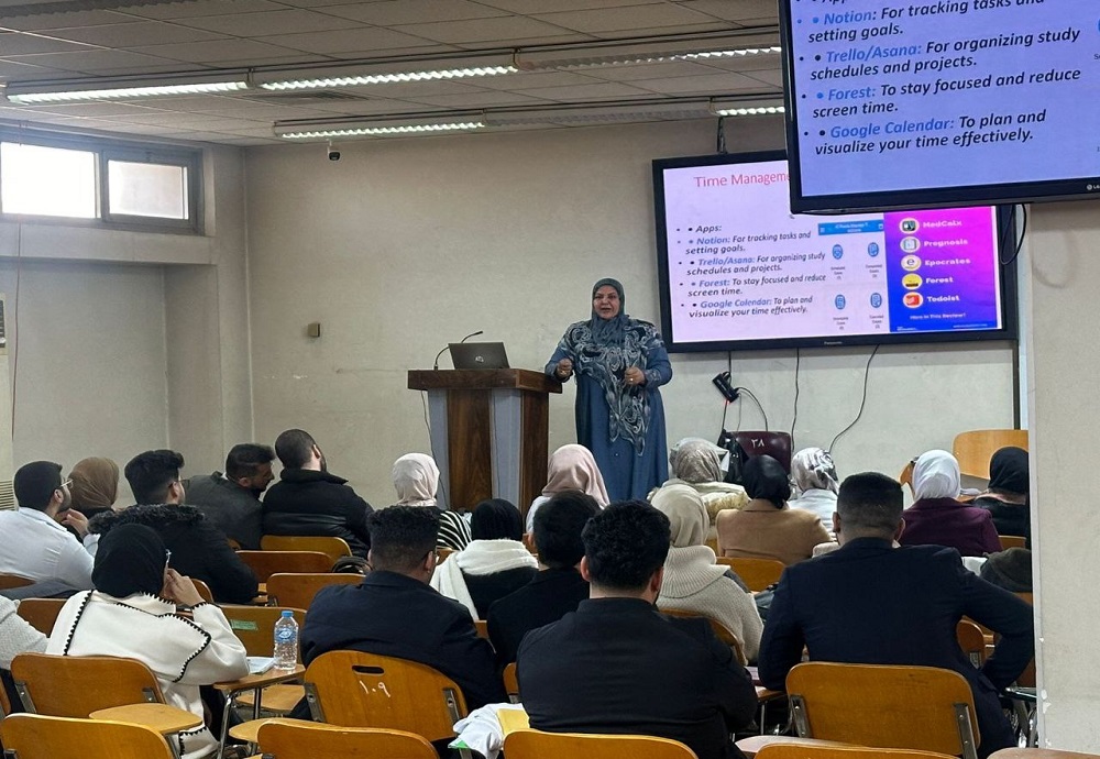 A guidance lecture for fourth-year students titled 