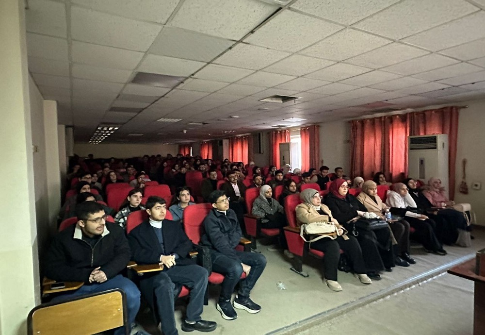 A guidance lecture for first-year students titled: 