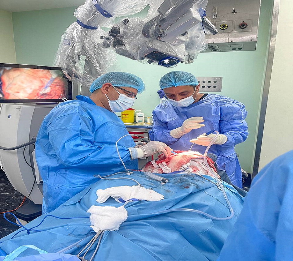 The removal of a malignant brain tumor at Dar Al-Tamreed Private Hospital, affiliated with the Medical City Directorate.