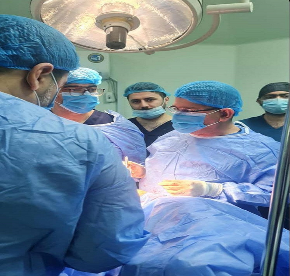 A joint surgical team at the Al-Imamain Al-Kadhimain Medical City performed a special surgery on a 25-year-old patient.