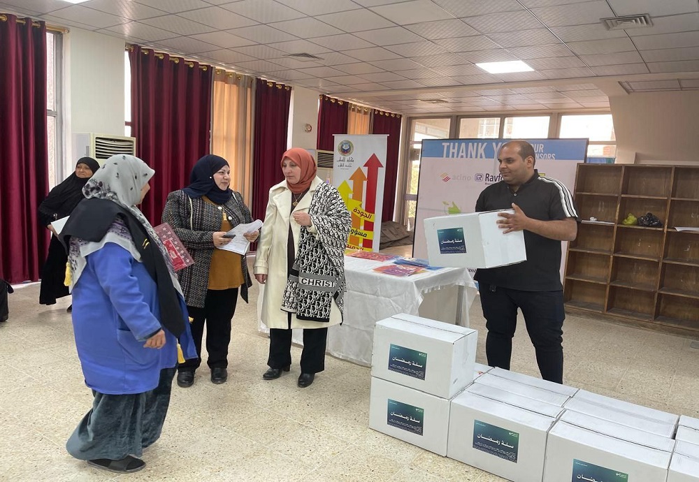 The Department of Pharmacology organizes an initiative to distribute food baskets to the college workers.