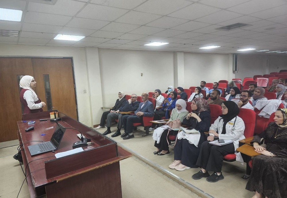 The College of Medicine – Al-Nahrain University organizes a lecture on how to present graduation theses on the discussion day.