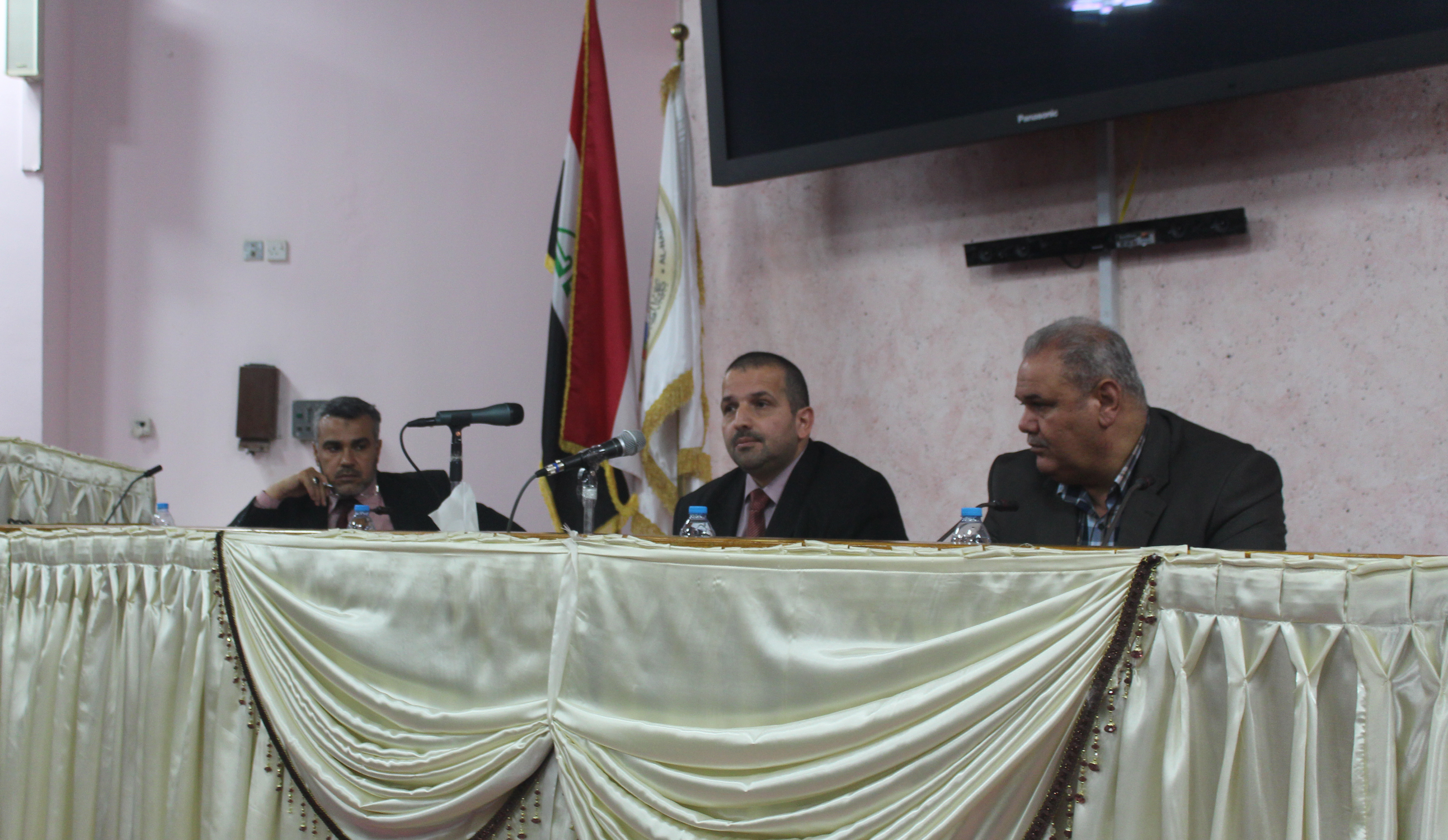 A meeting between the Dean of Al-Nahrain College of Medicine and its graduate students …….. Media Unit.