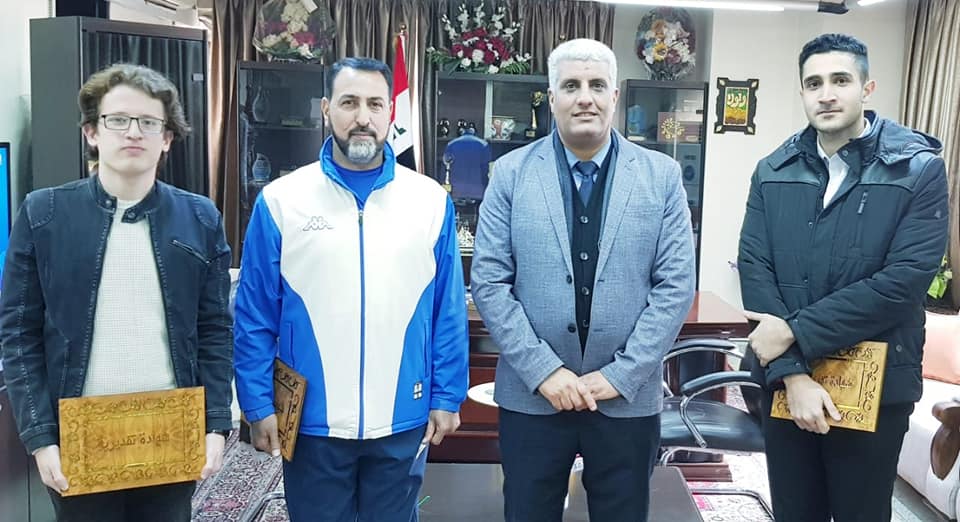 The Dean of Al-Nahrain Medicine honors the Student Activities Division