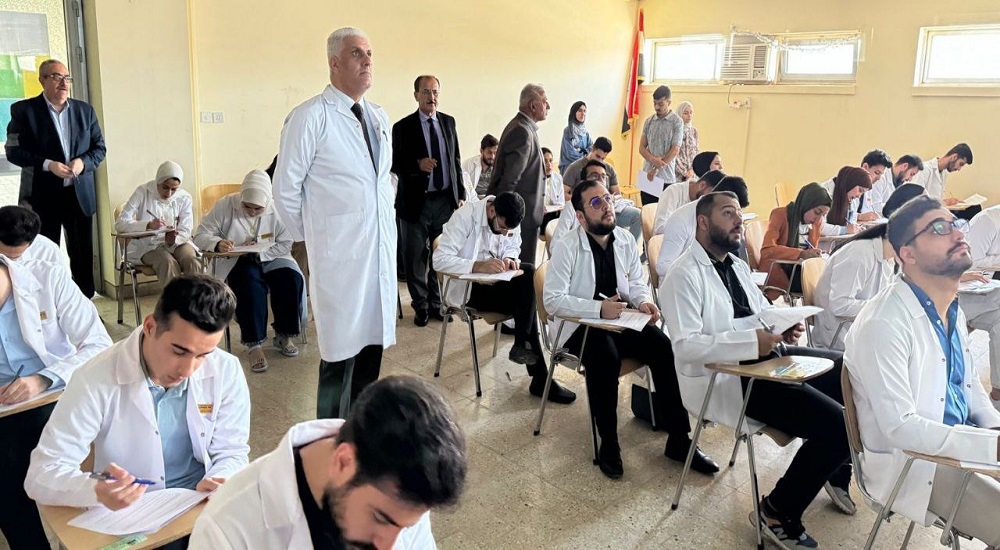 The Dean of the College of Medicine at Al-Nahrain University inspected the progress of the final exams for the second semester of 2024.