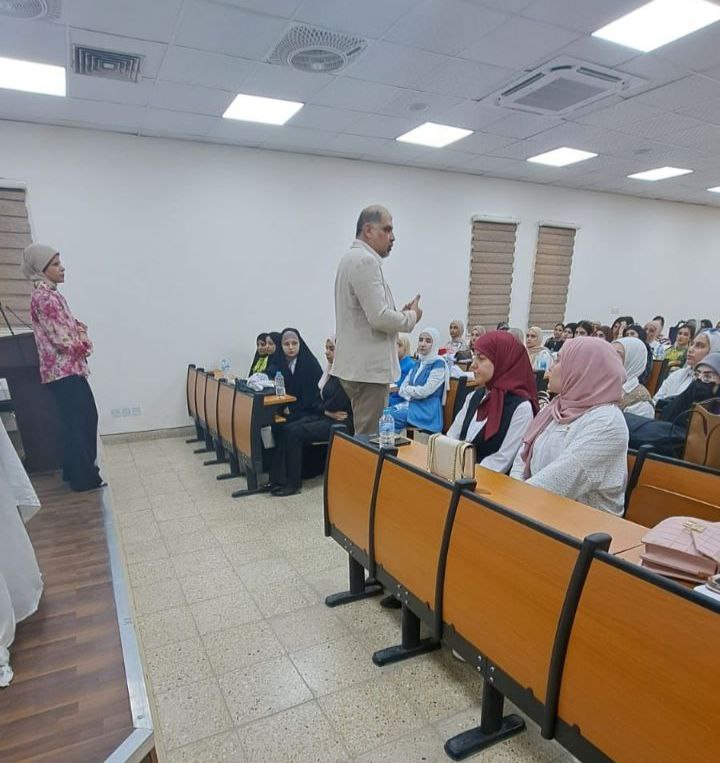 A meeting was held with second-year students to explain the Biochemistry curriculum and the blueprint.