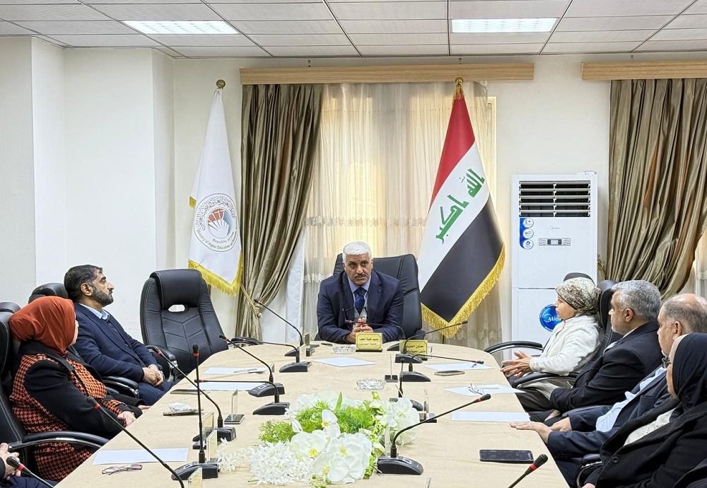 The Dean of the College of Medicine at Al-Nahrain University meets with the faculty members of the Department of Chemistry and Biochemistry.